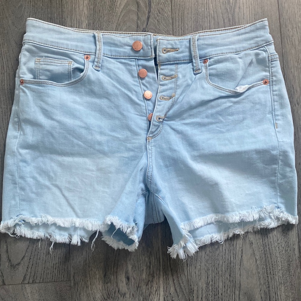 High waisted light wash shorts
